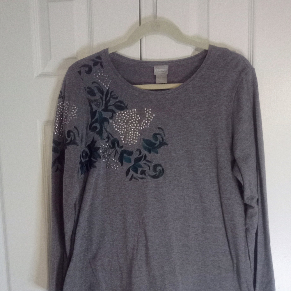 Chico's Gray and Blue Floral Long Sleeve Top Ptp 22" X 25" L